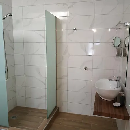 City Center Apartment *